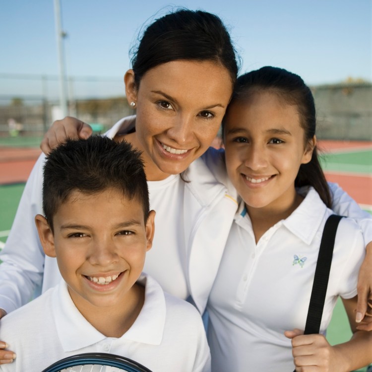 partner matching - family playing tennis